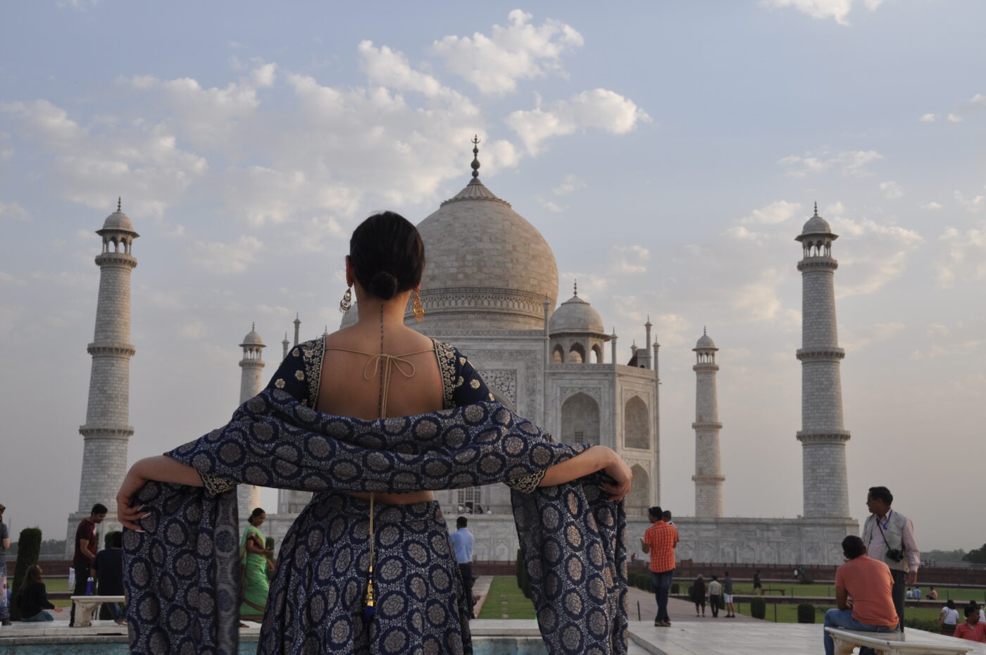 Sushmita Sen says 'romance returns', poses with rumoured boyfriend Rohman  Shawl in front of Taj Mahal | Bollywood - Hindustan Times